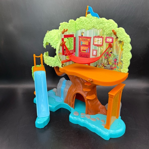 Disney Encanto Antonio's Tree House Small Doll Play Set With 8 Figures - 21935 - Picture 3 of 12